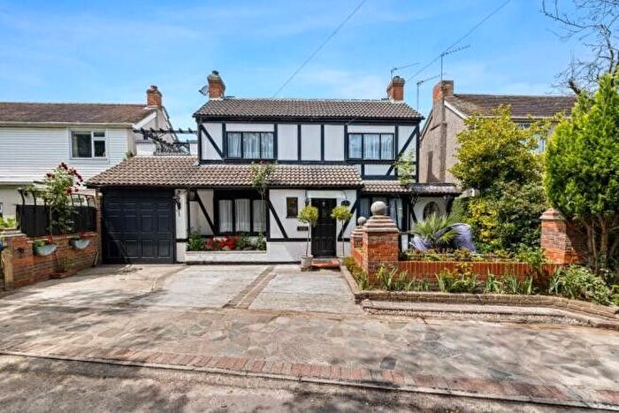 4 Bedroom Detached House To Rent In Woking, Surrey, GU22