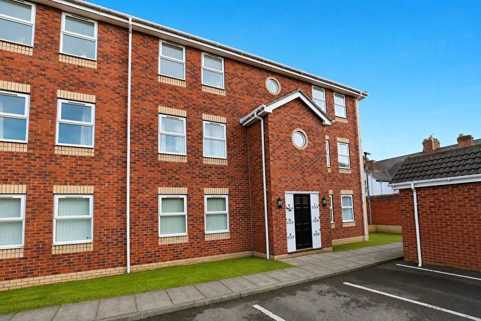2 Bedroom Flat For Sale In Barbican Mews, York, North Yorkshire, YO10