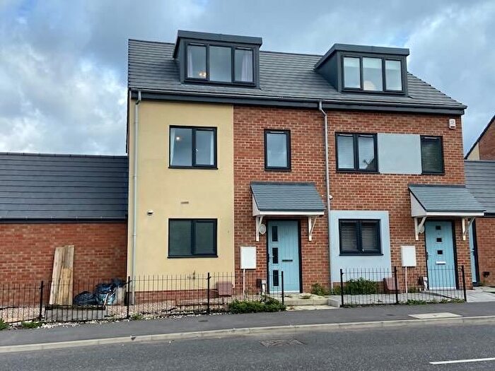 3 Bedroom Semi-Detached House To Rent In Lyons Way, South Shields, Tyne And Wear, NE33