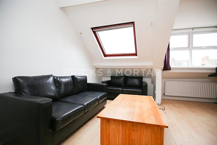 3 Bedroom Flat To Rent In Westgate Road, Newcastle Upon Tyne, NE4