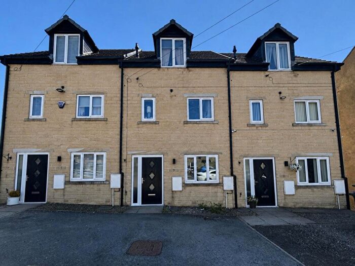 3 Bedroom Town House For Sale In , Ford Hill, Queensbury, BD13