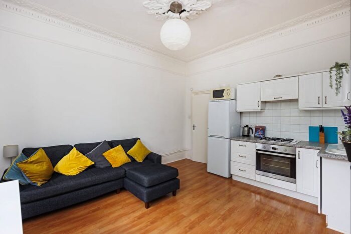 2 Bedroom Flat To Rent In Wray Crescent, London, N4
