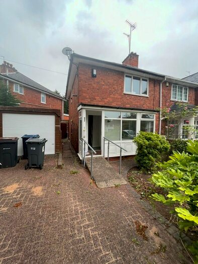 3 Bedroom Semi-Detached House To Rent In Derwent Road, Birmingham, B30