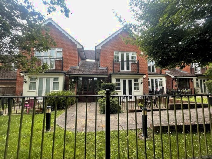 2 Bedroom Apartment To Rent In Sadlers Court, RG41