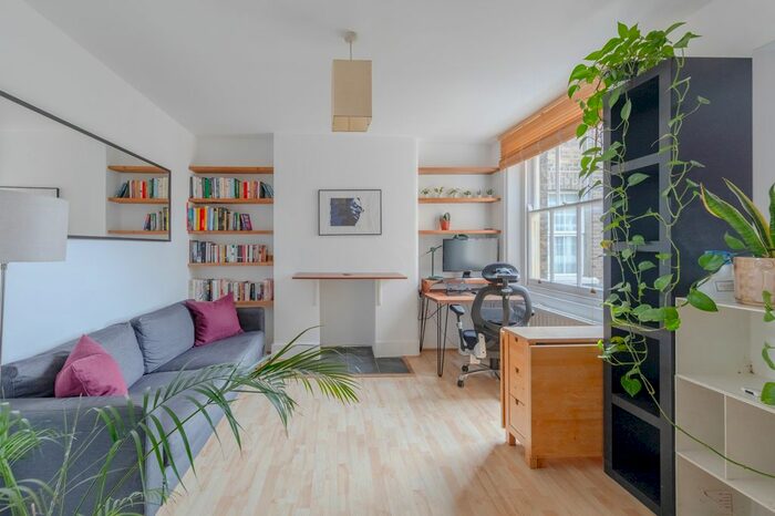 2 Bedroom Flat To Rent In Lndn-C - Crampton Street, London . Bills Included., SE17