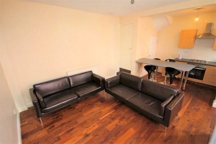 4 Bedroom Terraced House To Rent In Quarry Place, Woodhouse, Leeds, LS6