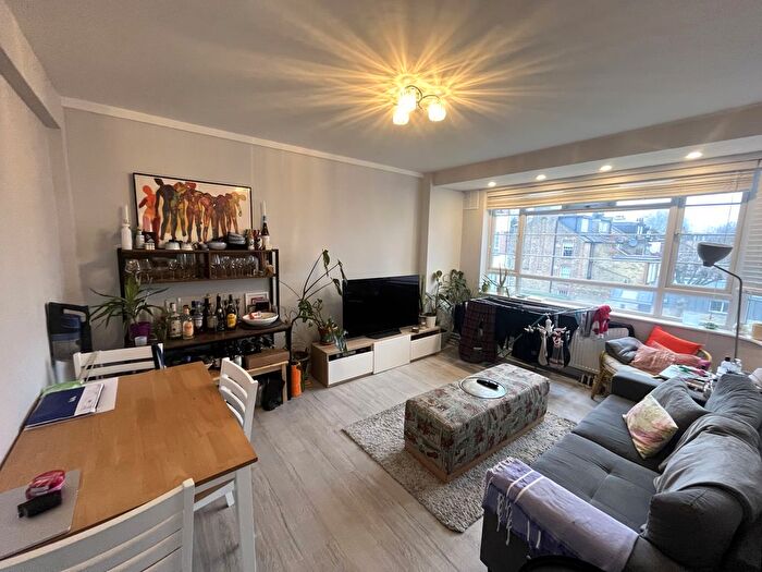 3 Bedroom Flat To Rent In Upper Clapton Road, London, E5