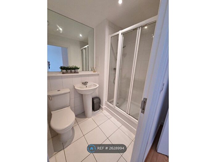 2 Bedroom Flat To Rent In Watersmeet, St. Marys Island, Chatham, ME4
