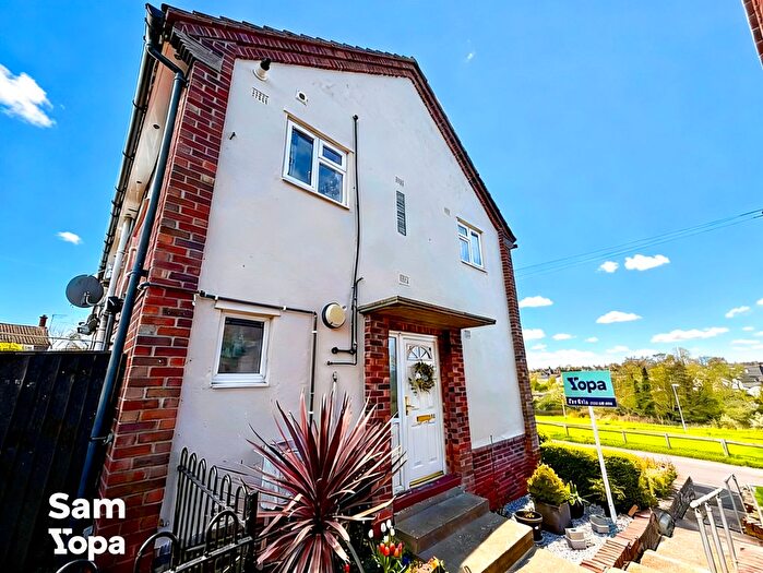 2 Bedroom Maisonette For Sale In Lime Avenue, Colchester, CO4