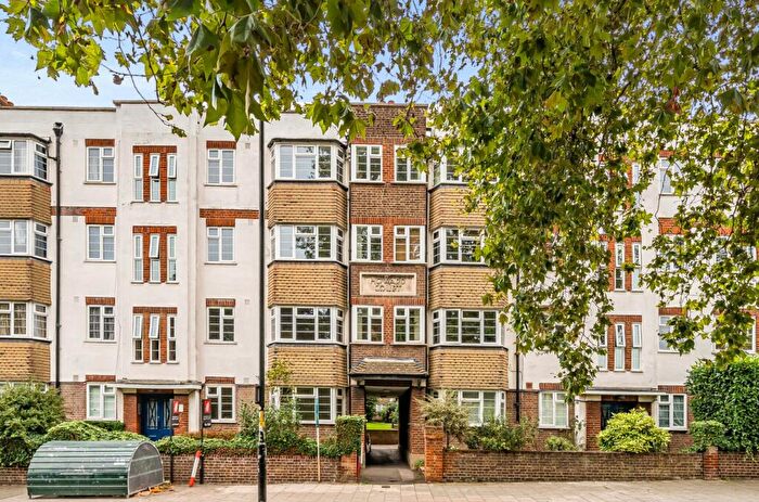 2 Bedroom Flat For Sale In Peckham Rye, London, SE15