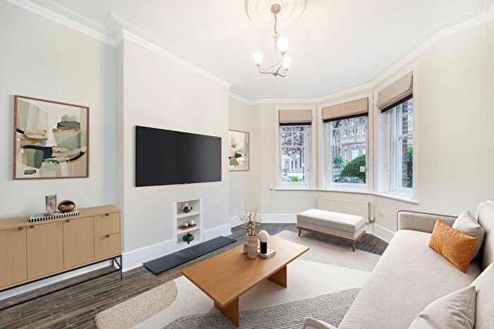 3 Bedroom Flat For Sale In Dennington Park Road, West Hampstead, NW6