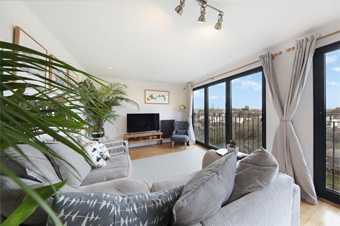 2 Bedroom Maisonette For Sale In Bellingham Road, London, SE6