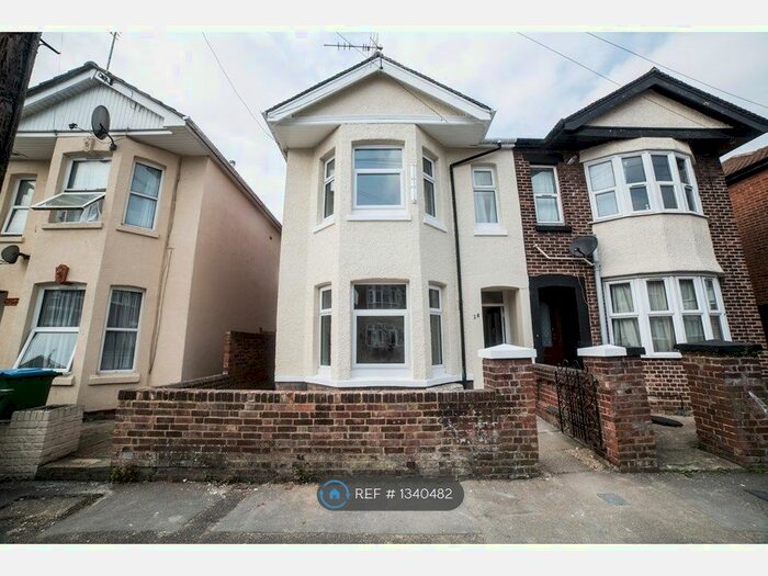 7 Bedroom Semi-Detached House To Rent In Coventry Road, Southampton, SO15