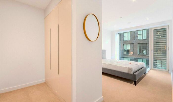 2 Bedroom Flat To Rent In Deacon Street, Elephant And Castle, London, SE17