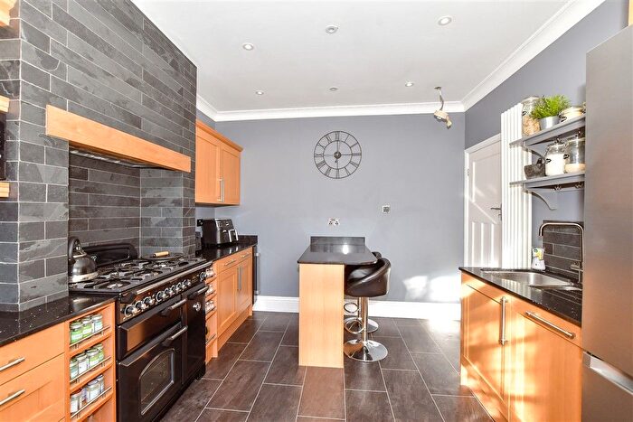 3 Bedroom End Terrace House For Sale In Chelmsford Road, Portsmouth, Hampshire, PO2