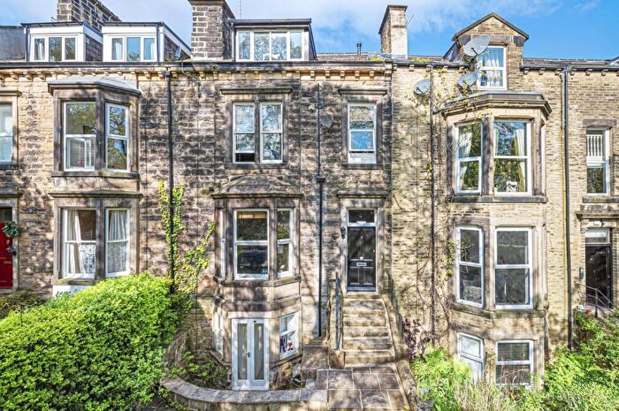 1 Bedroom Flat To Rent In Wells Walk, Ilkley, West Yorkshire, LS29
