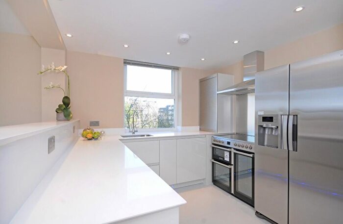 3 Bedroom Flat To Rent In St. Johns Wood Park, London, NW8