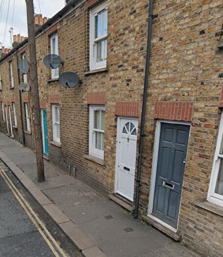 2 Bedroom Terraced House To Rent In Hamilton Road, Southall, UB1