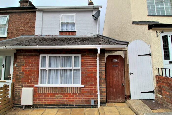 2 Bedroom Semi-Detached House To Rent In Puller Road, Hemel Hempstead, Hertfordshire, HP1