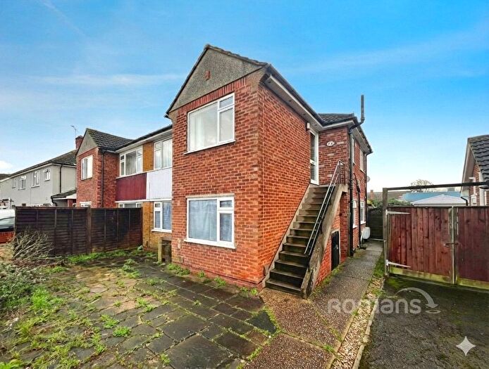 2 Bedroom Maisonette For Sale In Collier Close, Maidenhead, Berkshire, SL6