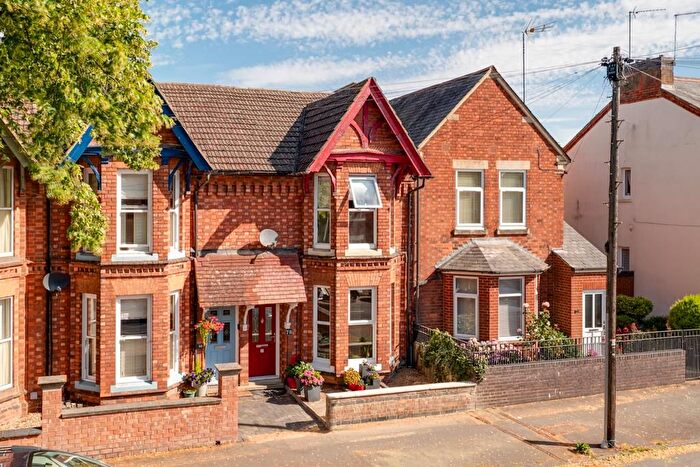 4 Bedroom Terraced House For Sale In Broadway, Kettering, NN15