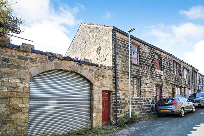 End Of Terrace House For Sale In Hainsworth Road, Silsden, Keighley, West Yorkshire, BD20