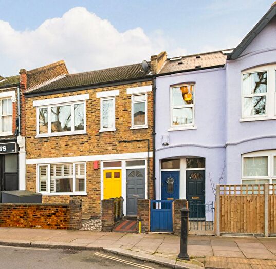 4 Bedroom Maisonette For Sale In Cheltenham Road, Nunhead, SE15