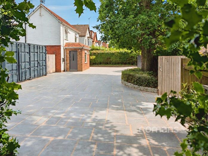 4 Bedroom Detached House For Sale In Coleford Bridge Road, Mytchett, Camberley, GU16