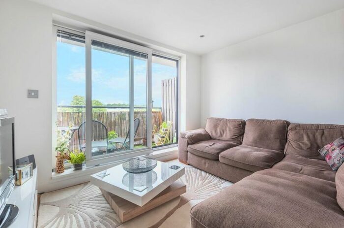 2 Bedroom Flat To Rent In Charles Street, Camberley GU15