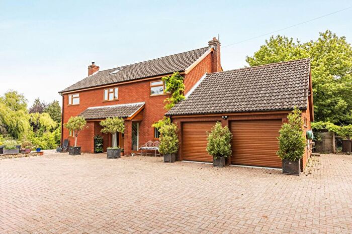 6 Bedroom Detached House For Sale In Spacious, Well-Appointed Family Property In East Bilney, NR20