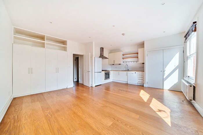 2 Bedroom Flat For Sale In King Street, London, W6