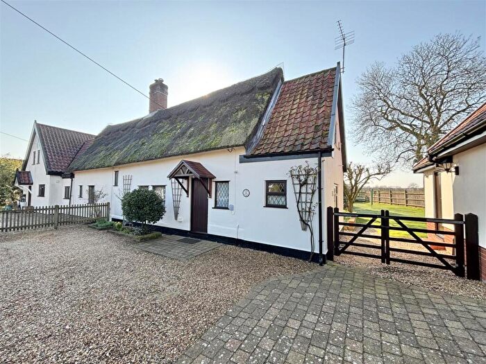 3 Bedroom Semi Detached House For Sale In Short Green, Winfarthing, IP22