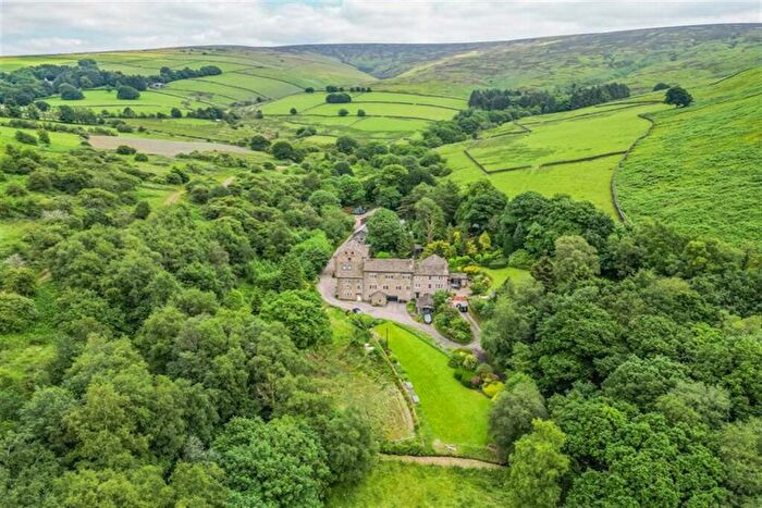 4 Bedroom Terraced House For Sale In Chunal, Glossop, SK13