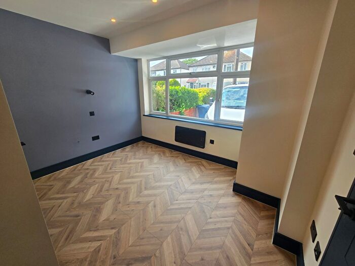 Studio To Rent In Carr Road, Northolt, UB5