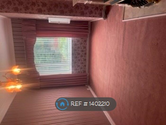 2 Bedroom Flat To Rent In South Street, Greenock, PA16