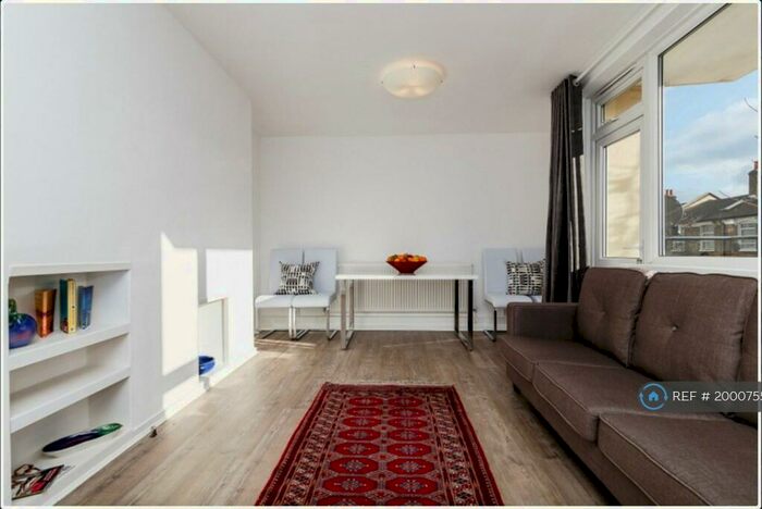2 Bedroom Flat To Rent In Holme House, London, SE15