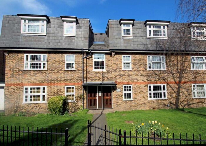 Studio To Rent In Hampton Road, Teddington, TW11