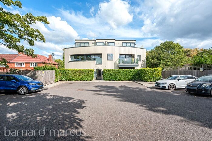 2 Bedroom Flat For Sale In Hardwick Close, Epsom, KT19