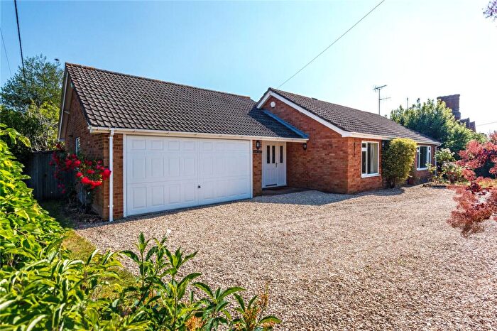 4 Bedroom Bungalow To Rent In Reades Lane, Gallowstree Common, Reading, Berkshire, RG4