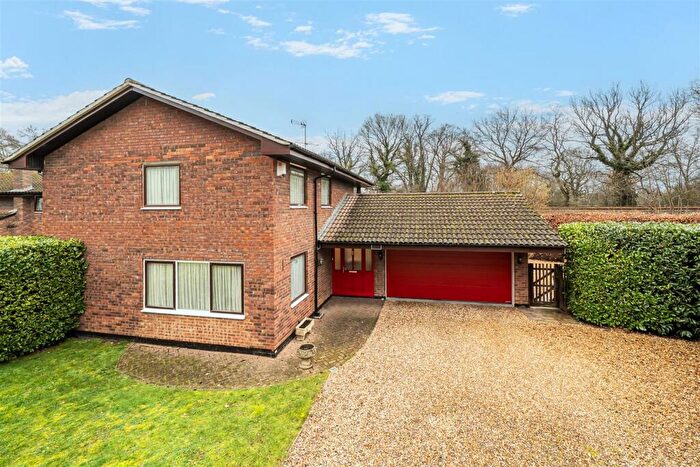 4 Bedroom Detached House For Sale In Luckley Wood, Wokingham, Berkshire, RG41