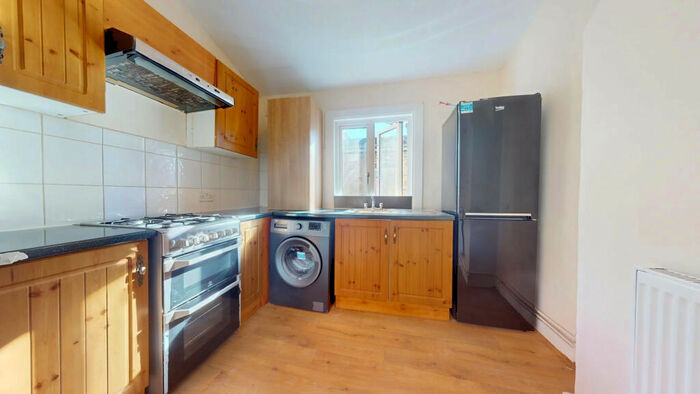 2 Bedroom Flat To Rent In Upland Road, London, SE22