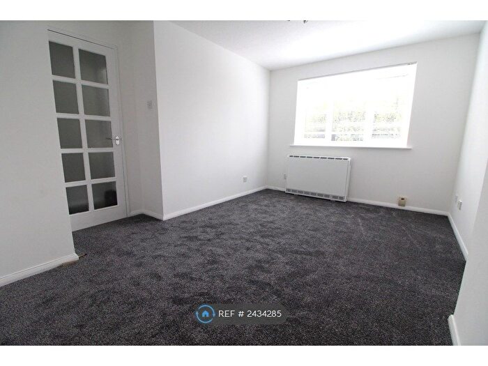 Studio To Rent In Burleigh Road, Enfield, EN1