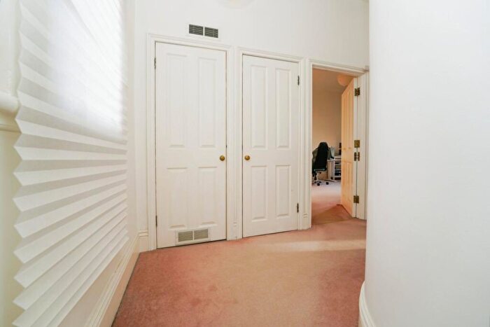 1 Bedroom Apartment For Sale In St. Georges Place, Cheltenham, Gloucestershire, GL50