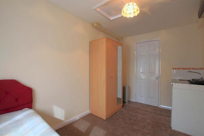 Studio To Rent In Evergreen Way, Hayes, UB3