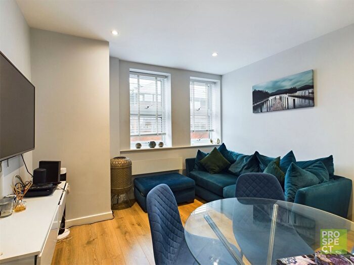 1 Bedroom Flat To Rent In Victoria Road, Farnborough, Hampshire, GU14