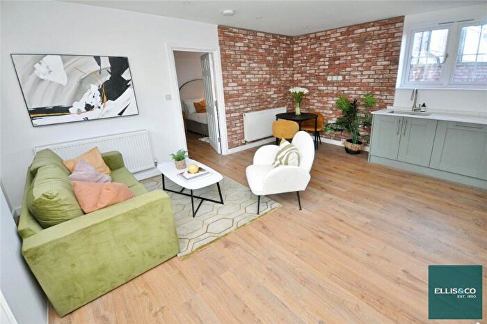 1 Bedroom Apartment For Sale In Birkbeck Road, North Finchley, N12