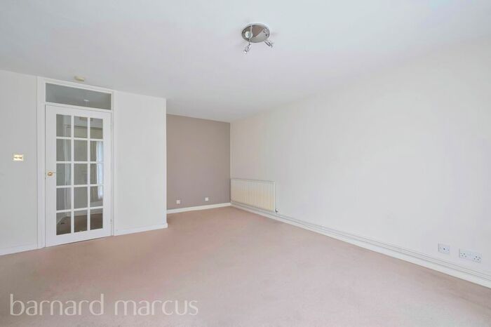 Studio To Rent In Glenbuck Road, Surbiton KT6