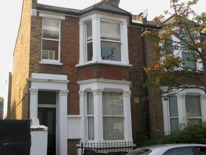 2 Bedroom Flat To Rent In Brewster Gardens, London, W10