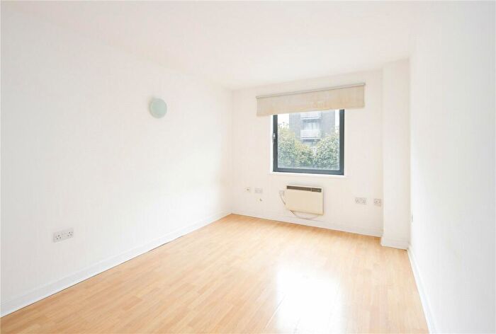 2 Bedroom Flat For Sale In Dakota Building, Deals Gateway, London, SE13