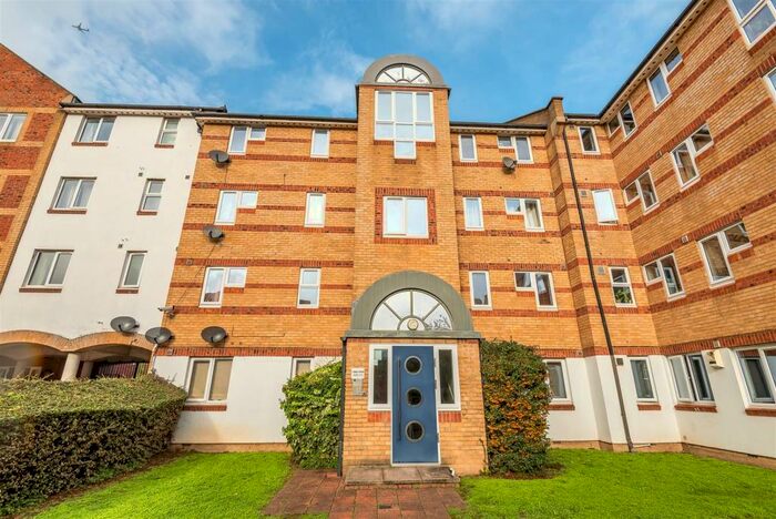 2 Bedroom Apartment To Rent In Dunnage Crescent, Surrey Quays, SE16
